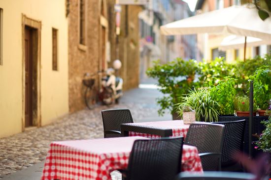 Desenzano del Garda Centro storico MNStudio - Shutterstock.com 