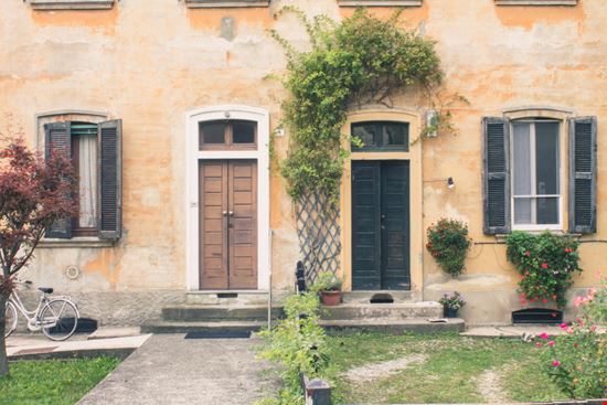 Crespi d'Adda Crespi d'Adda jaster - Shutterstock.com 