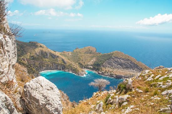 Baia di Ieranto  Baia di Ieranto  lauradibi - Shutterstock.com 
