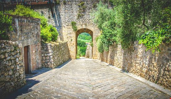 Monteriggioni Viette del borgo stock.adobe.com 