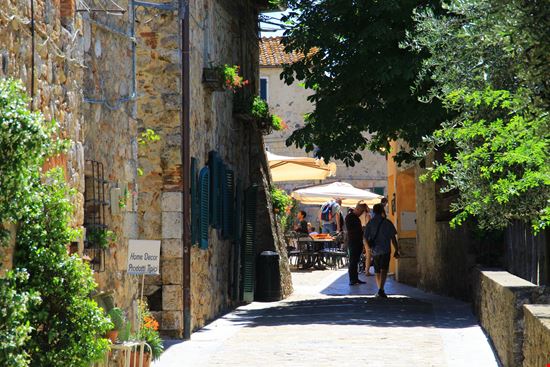 Monteriggioni Viette del borgo stock.adobe.com 