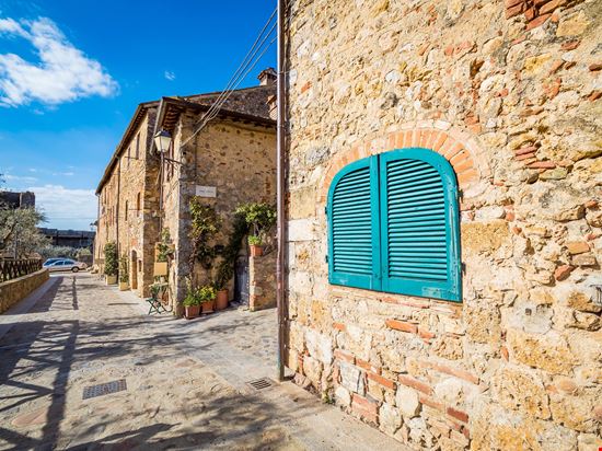Monteriggioni Viette del borgo stock.adobe.com 