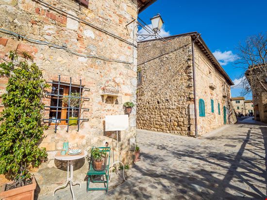 Monteriggioni Viette del borgo stock.adobe.com 