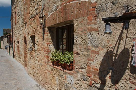 Monteriggioni Viette del borgo stock.adobe.com 