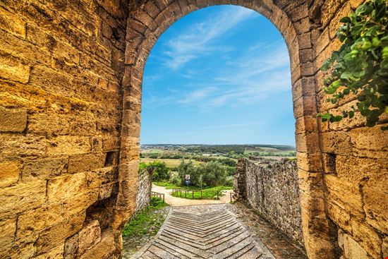 Monteriggioni Viette del borgo stock.adobe.com 