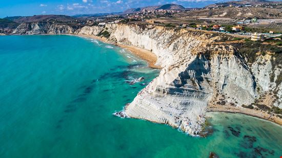 Scala dei Turchi La scala bianca sul mare della Sicilia stock.adobe.com 