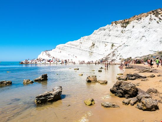 Scala dei Turchi La scala bianca sul mare della Sicilia stock.adobe.com 