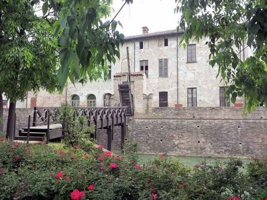 Pagazzano Castello  stock.adobe.com 