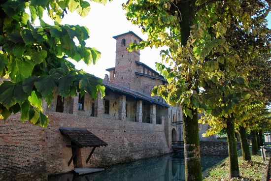 Pagazzano Castello  stock.adobe.com 