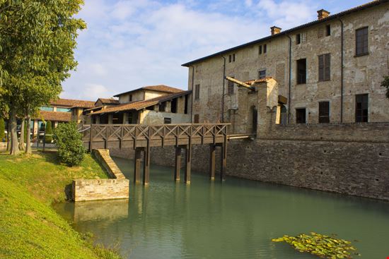 Pagazzano Castello  stock.adobe.com 