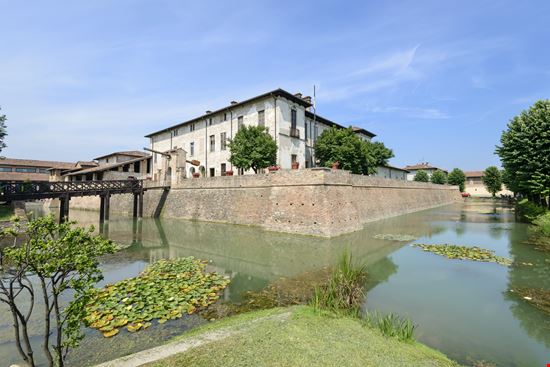 Pagazzano Castello  stock.adobe.com 