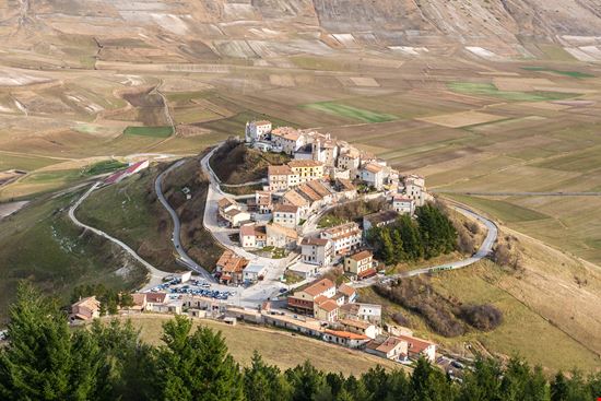 Castelluccio di Norcia Altipiano di Castelluccio stock.adobe.com 