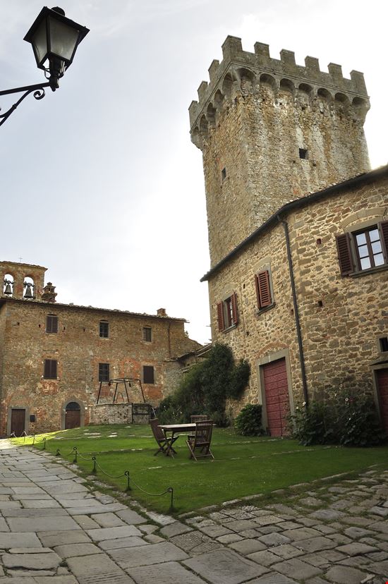 Castello di Gargonza Il borgo-castello della Val di Chiana stock.adobe.com 