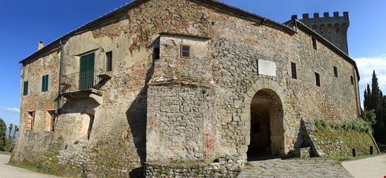 Castello di Gargonza Il borgo-castello della Val di Chiana stock.adobe.com 