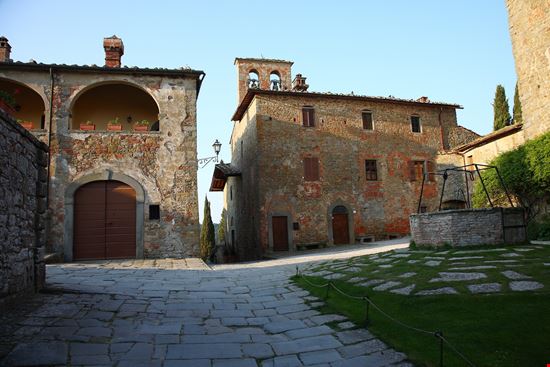 Castello di Gargonza Il borgo-castello della Val di Chiana stock.adobe.com 