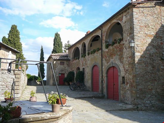 Castello di Gargonza Il borgo-castello della Val di Chiana stock.adobe.com 