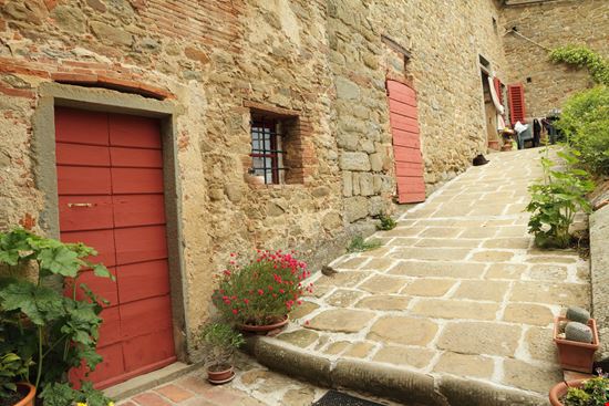 Castello di Gargonza Il borgo-castello della Val di Chiana stock.adobe.com 