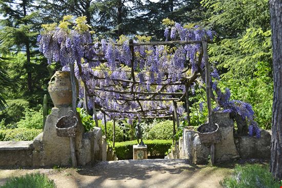 Villa Cimbrone Villa Cimbrone SEINART - Shutterstock.com 