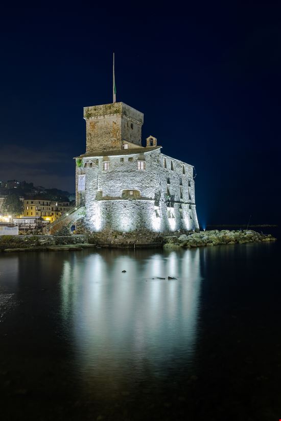 Castello di Rapallo Castello di Rapallo Fabio Lotti / Shutterstock.com 