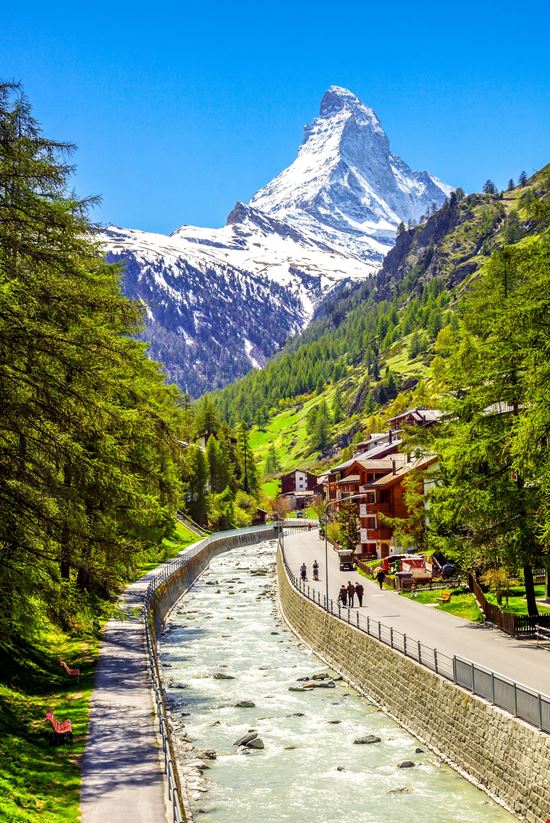 Zermatt Zermatt e il Cervino stock.adobe.com 