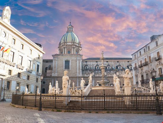 Piazza Pretoria Piazza Pretoria Gandolfo Cannatella - Shutterstock.com Gandolfo Cannatella