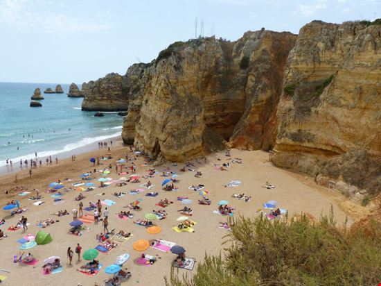 La spiaggia di Dona Ana La spiaggia di Dona Ana lensfield - Shutterstock.com 