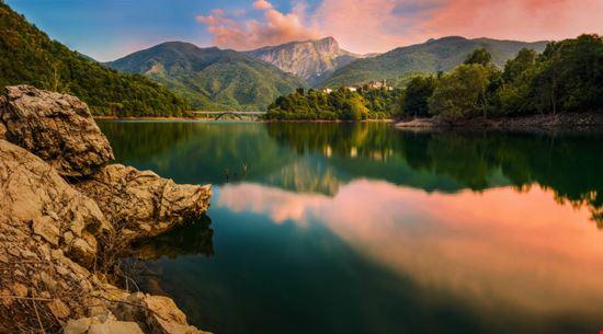 Lago di vagli Lago di vagli MatViv23 - Shutterstock.com 