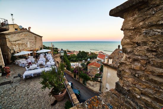 Grottammare Borgo antico Vivida Photo PC / Shutterstock.com 