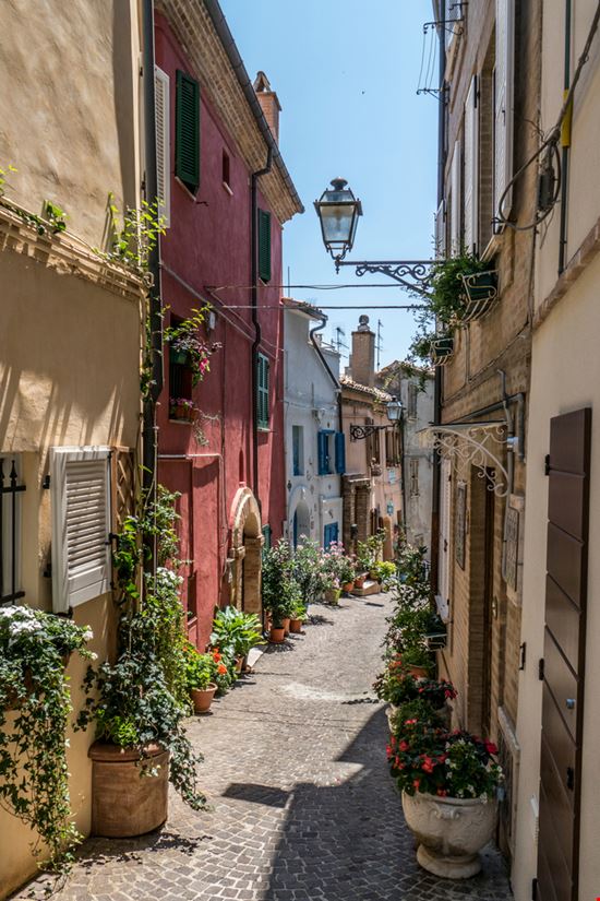 Grottammare Borgo antico AlePana / Shutterstock.com 