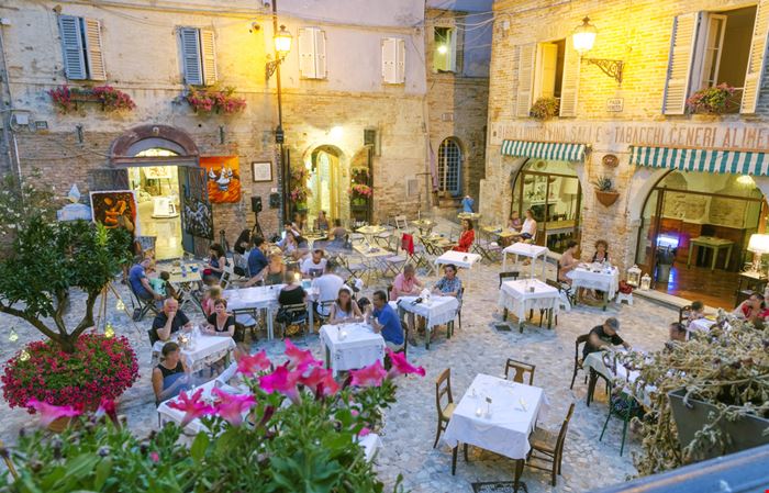 Borgo antico - Borgo antico - Michal Poracky / Shutterstock.com