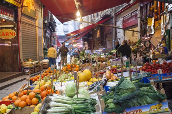 Palermo Vuccirìa luigi nifosi / Shutterstock.com 