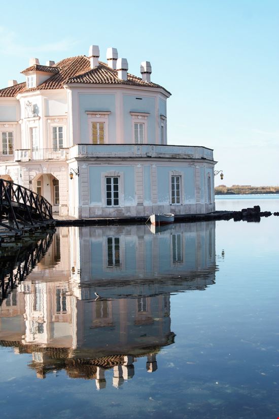 Casina Vanvitelliana Casina Vanvitelliana Shutterstock.com 