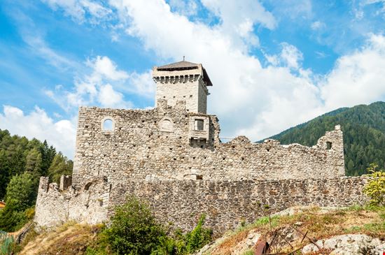 Castello di Ossana Castello di Ossana Rigamondis / Shutterstock.com 