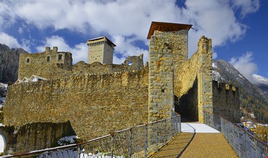 Castello di Ossana Castello di Ossana Pecold - Shutterstock.com 