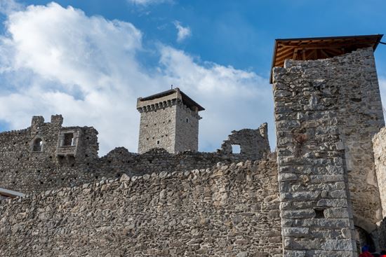Castello di Ossana Castello di Ossana FPWing - Shutterstock.com 