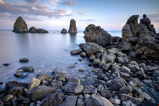 Isole dei Ciclopi I maestosi faraglioni dell'area marina Serge Yatunin - Shutterstock.com 