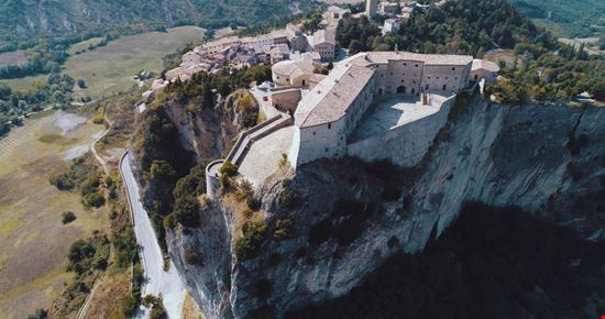 Il Forte di San Leo La rocca di Cagliostro D-VISIONS / Shutterstock.com 