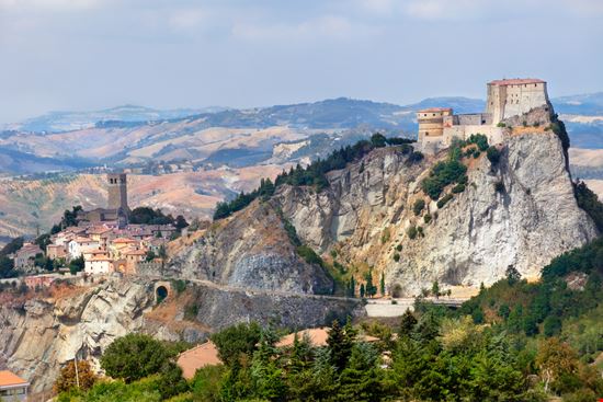 Il Forte di San Leo La rocca di Cagliostro NickolayV / Shutterstock.com 