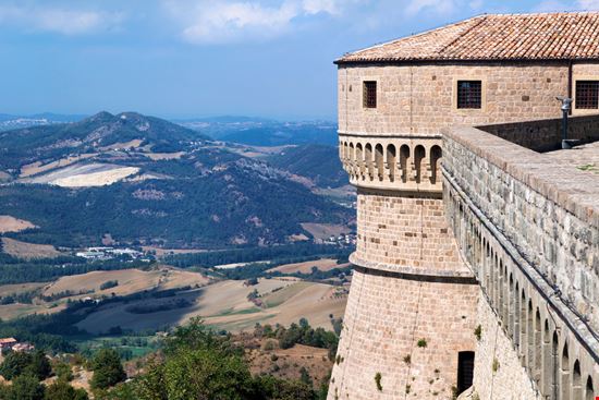 Il Forte di San Leo La rocca di Cagliostro NickolayV / Shutterstock.com 