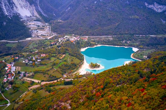 Lago di Tenno Lago di Tenno Danny Iacob - Shutterstock.com 