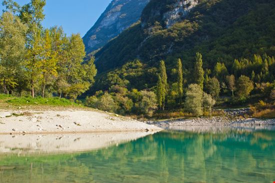 Lago di Tenno Lago di Tenno Jearu - Shutterstock.com 