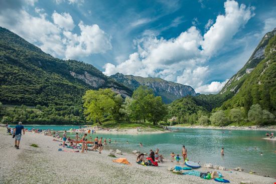 Lago di Tenno Lago di Tenno Electric Egg / Shutterstock.com 