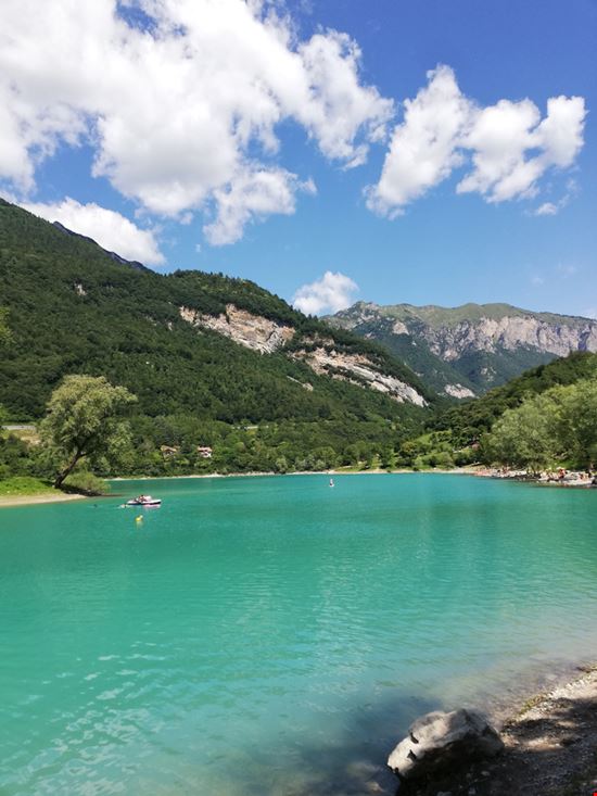 Lago di Tenno Lago di Tenno DonnieTheReindeer - Shutterstock.com 