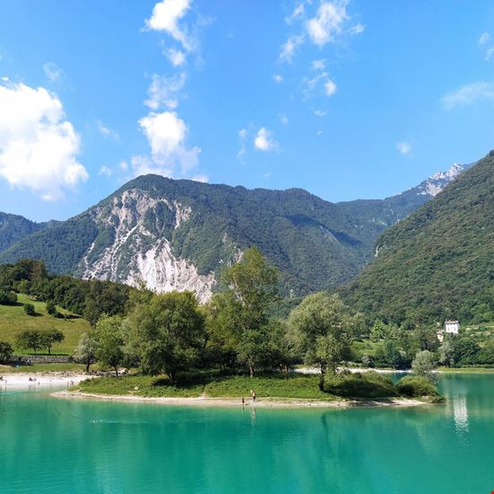 Lago di Tenno Lago di Tenno marcoman19 - Shutterstock.com 