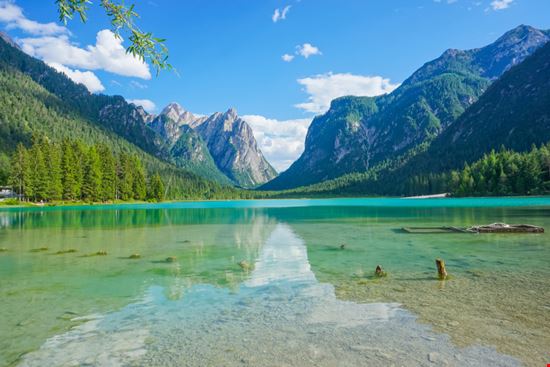 Lago di Dobbiaco Lago di Dobbiaco Luca Brianza - Shutterstock.com 