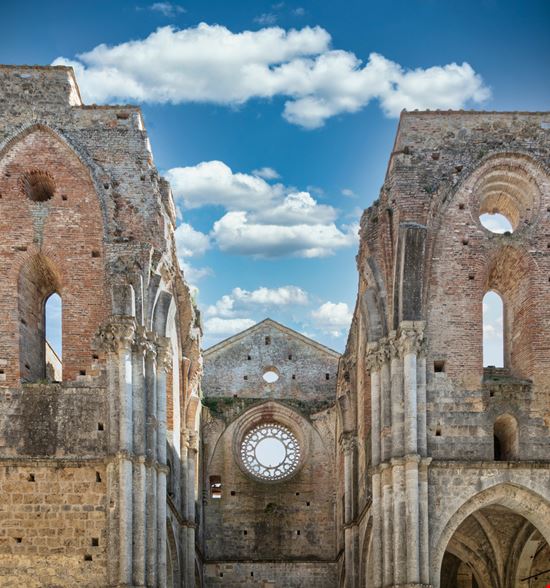 Abbazia di San Galgano Abbazia di San Galgano Roy photo / Shutterstock.com 