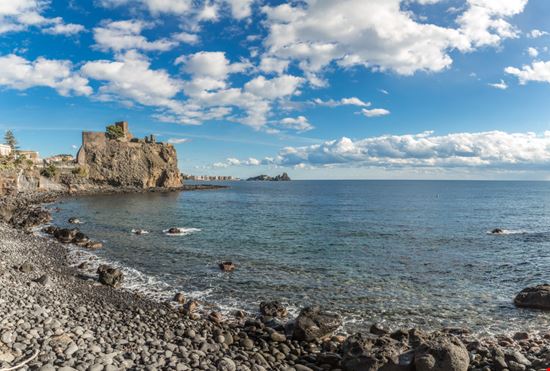 Castello di Aci Castello di Aci Wead - Shutterstock.com 