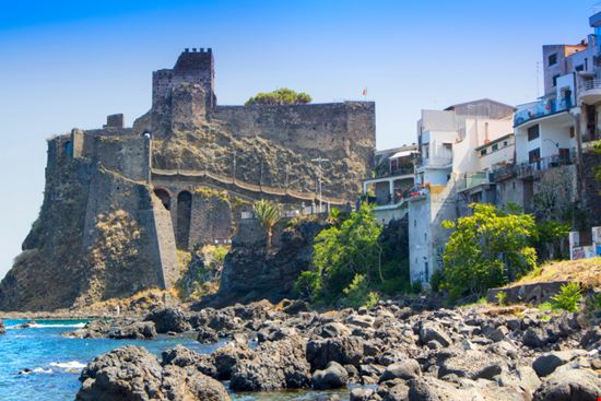 Castello di Aci Castello di Aci Fotografiche - Shutterstock.com 