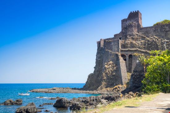 Castello di Aci Castello di Aci Fotografiche - Shutterstock.com 
