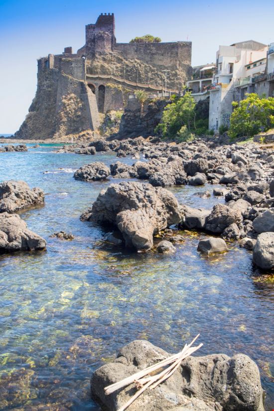 Castello di Aci Castello di Aci Fotografiche - Shutterstock.com 